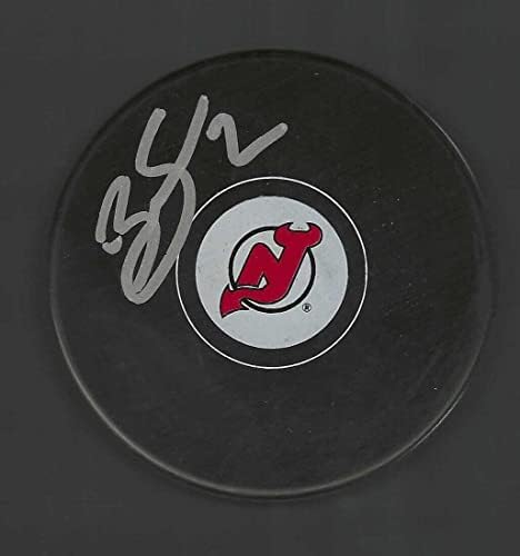 Brendan Smith Aláírt New Jersey Devils Puck - Dedikált NHL Korong