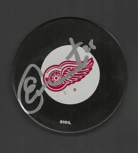 Cory Emmerton Aláírt Detroit Red Wings Puck - Dedikált NHL Korong